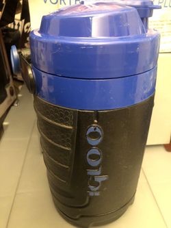 Igloo 1/2 Gallon Sport Jug with Hanging Hooks