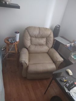 Lazy Boy Recliner Good Condition Clean $100