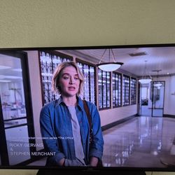 58" VIZIO SMART 4K TV. EXCELLENT WORKING CONDITION. With Remote. Will Include a Vizio Sound bar perfect Pairing.