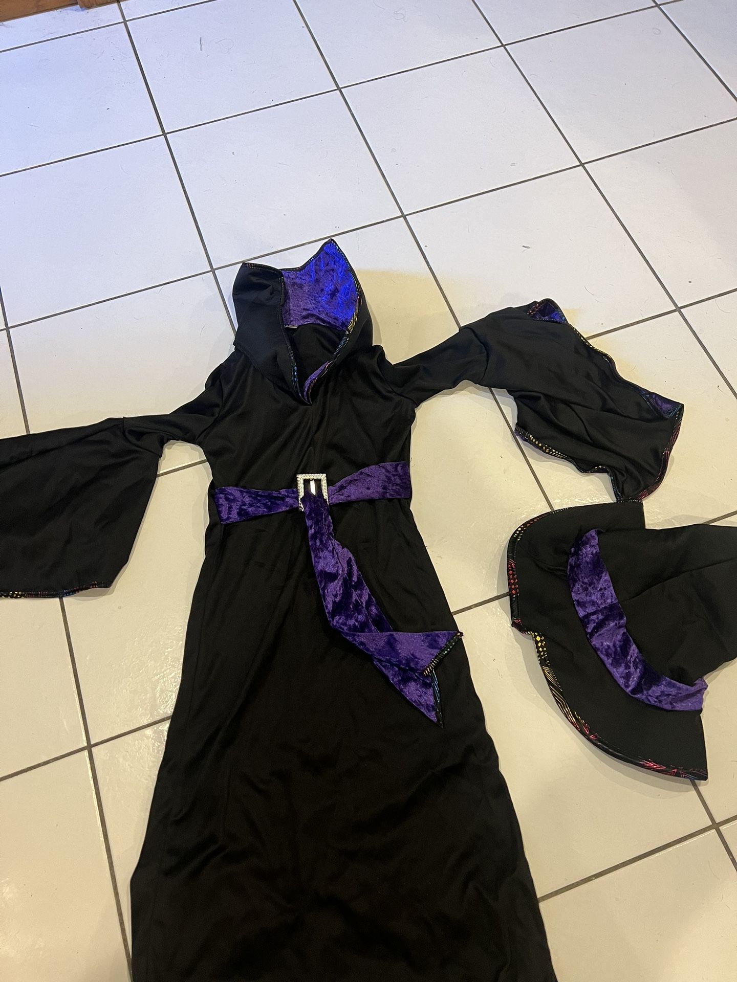 Halloween Costumes - children’s/girls