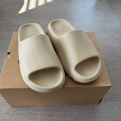 Yeezy Slides Bone color way 