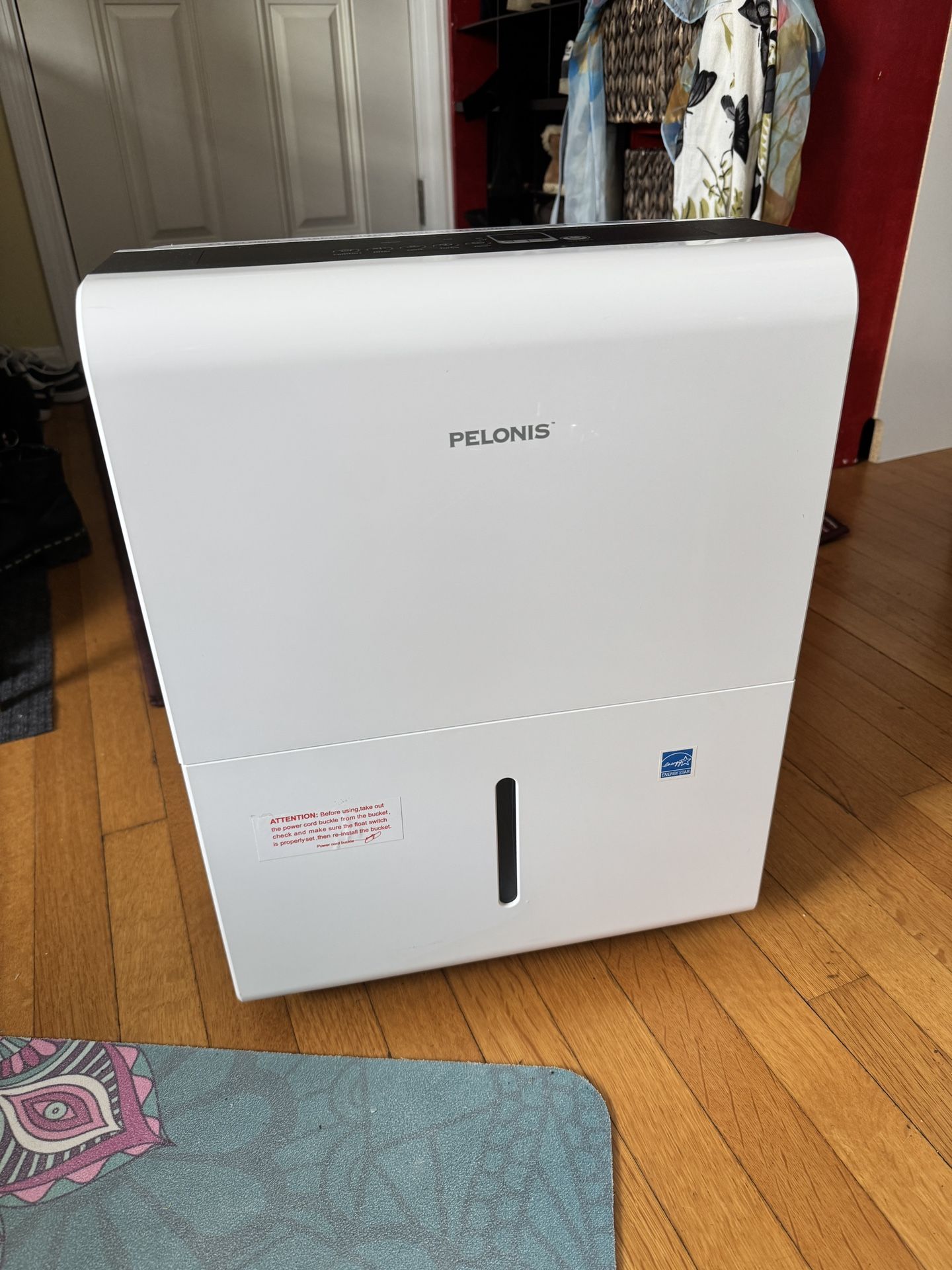 PELONIS DEHUMIDIFIER, 22 Pint, Works Excellent!
