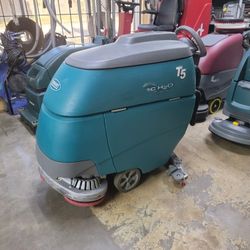 Tennant T5 Floor Scrubber 