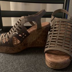 Maurices Francie Wedge Size 7