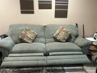 Beautiful Couch 2 recliners Almost New