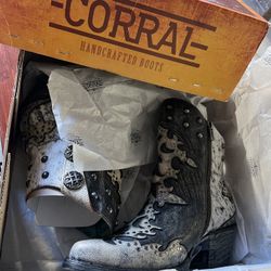 Corral Women Bootie - Size 9.5