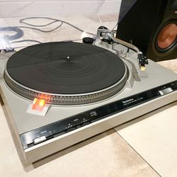 1980’s Technics SL3200 Direct Drive Automatic Turntable 