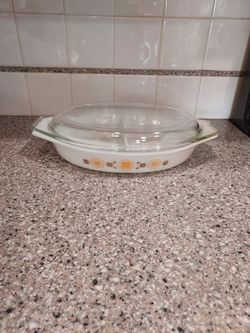 Vintage pyrex casserole dish