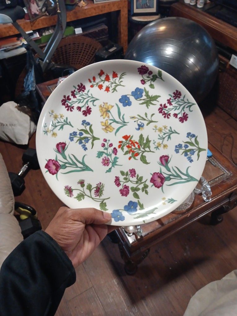 Porcelain Dish Set