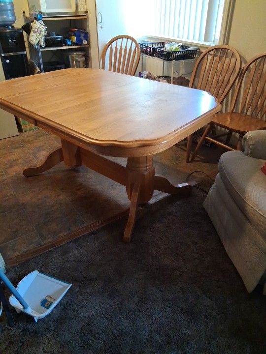 Large table and sixth chairs