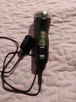 WET/DRY ELECTRIC RAZOR