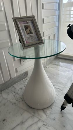 Modern White Pedestal Side Table with Glass Top