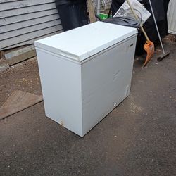 Nice deep freezer must go $75 obo