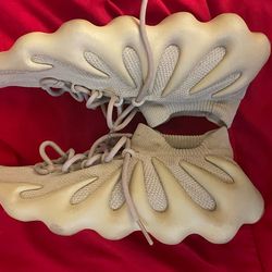 Size 10 YEEZY 450 “Sulfur”