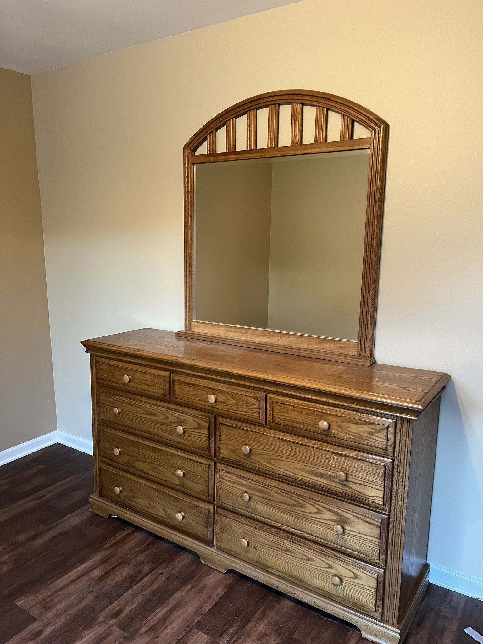 Traditional Solid Wood Dresser Set With Mirror