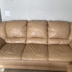 Couch’s Converable  To A Bed