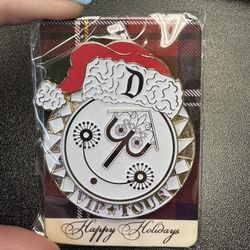 DISNEY VIP TOURS SMALL WORLD PIN EXCLUSIVE DISNEYLAND RESORT PLAID HOLIDAYS
