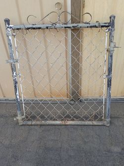 Chain link gate