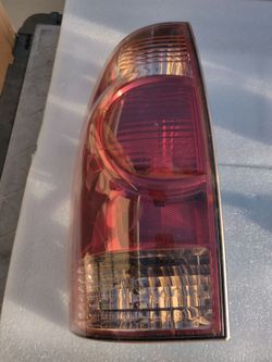 Tail Light OEM, Driver's Side Left - 2006-2011 Tacoma