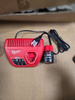 Milwaukee M12 Charger and REDLITHIUM 1.5Ah Battery