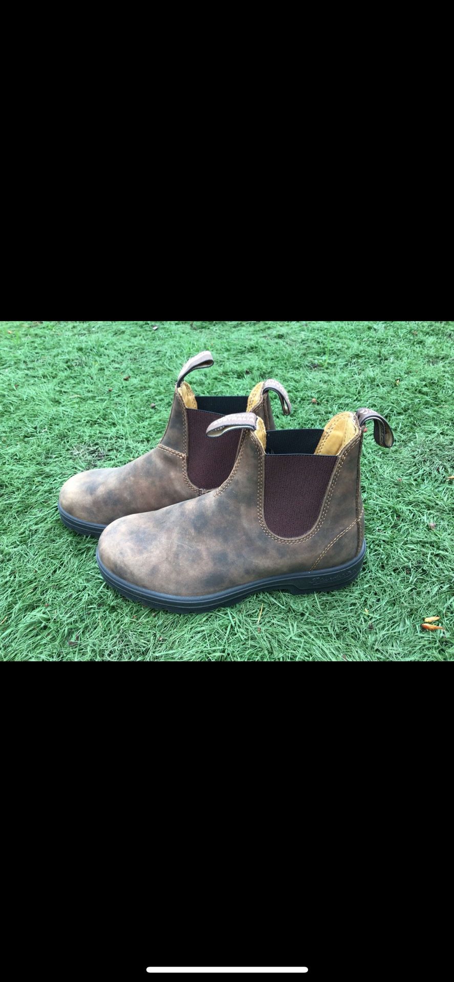 Women’s classic Blundstone Chelsea boots in rustic brown color size USA 7.5 women’s footwear