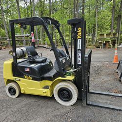 2017 Yale 4600 pound dual fuel forklift