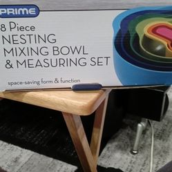 8 PIECE NESTING MIXING BOWLS AND MEASURING SET