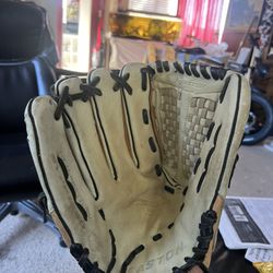 EASTON SYNERGY FASTPITCH SOFTBALL Baseball GLOVE 12.5” SYFP 1250 A130335 Baseball Left Handed Thrower Lefty LHT  Not Made For An Adult Male Small Hand