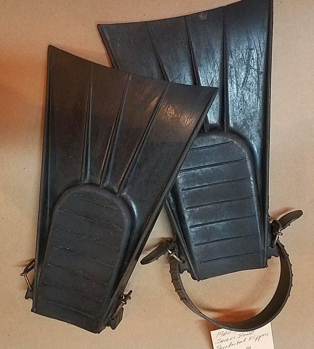 1960s James Bond 007 Thunderball Flippers