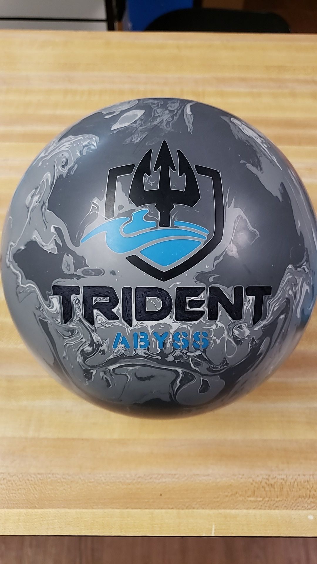 Motiv Trident Abyss Bowling ball new in box