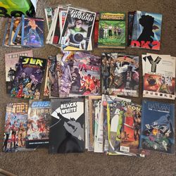 Modern Comic Book Lot Batman, Justice League,  Dark Knight, Fables, Soldiers of Victory...