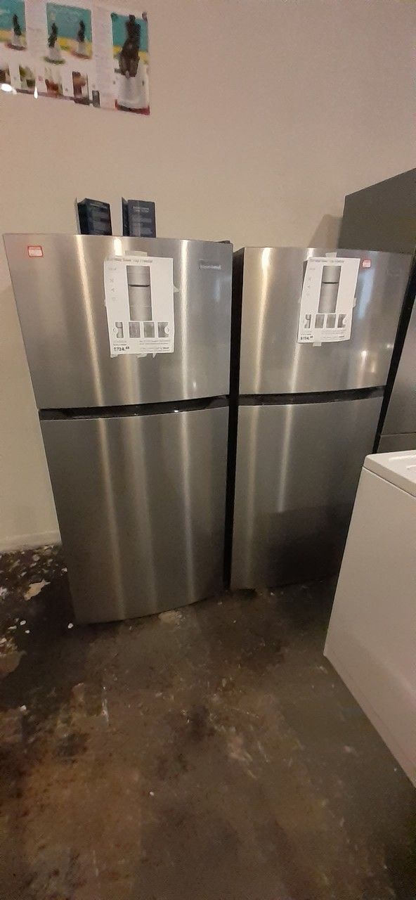 Frigidaire Stainless Steel Top And Bottom Refrigerator Brand New 28