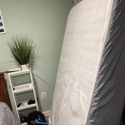 Twin mattress memory foam - one month old