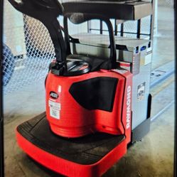 Raymond 8410Electric Pallet Jack