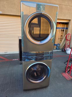 Electrolux Stackable Washer And Gas Dryer