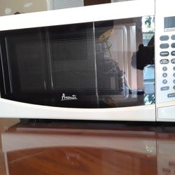 White Microwave In Perfet Condition