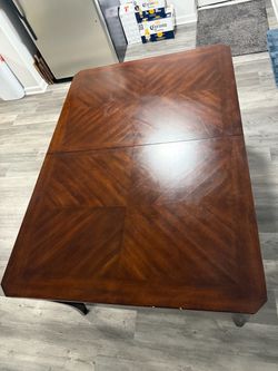 Beautiful Extendable Dining Table – Up to 68” Long