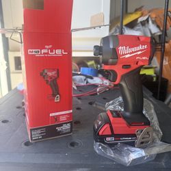 Milwaukee M18 FUEL 18V Lithium-Ion Brushless Cordless 1/4 in. Hex Impact Driver with 2.0Ah Battery