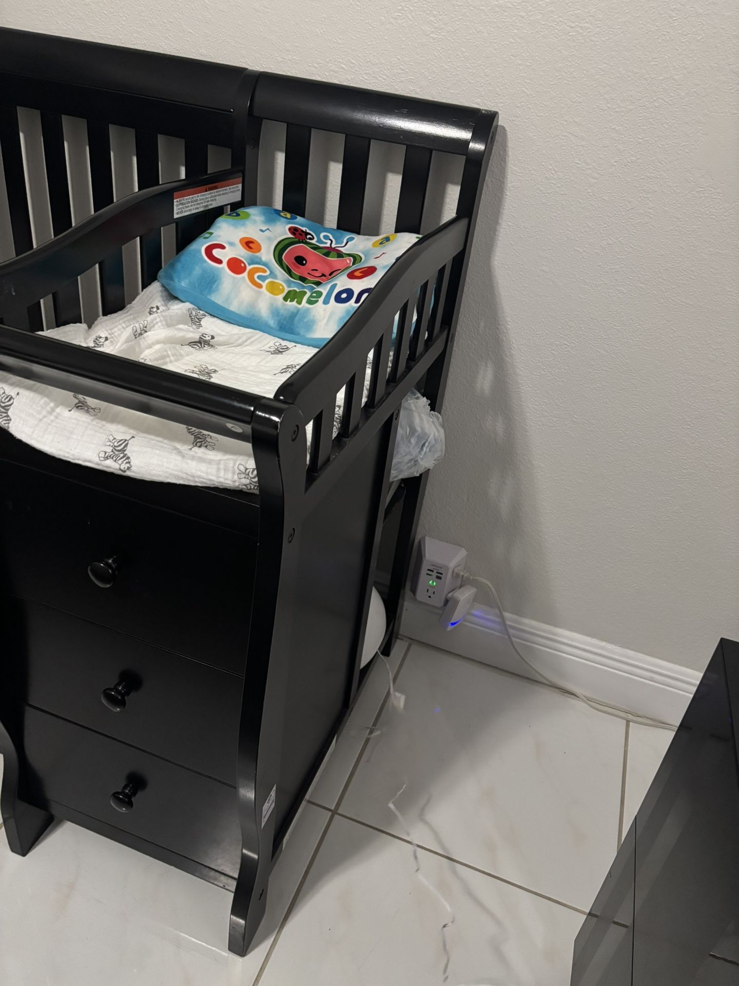 Mini Crib With Mattres And Sheets