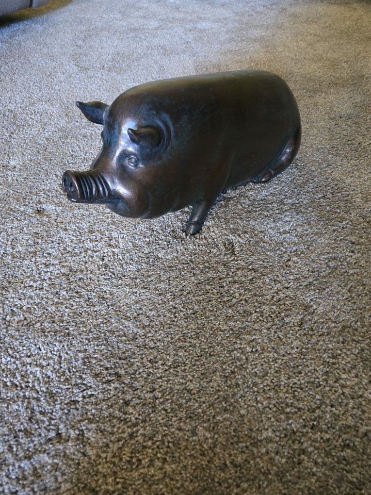 Composit Resin Pig Shelf Or Book End