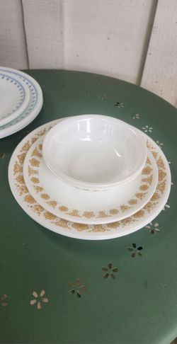 Vintage 8 Piece Corelle Butterfly Gold Pattern Plates & Bowls