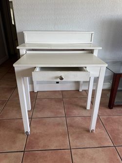 White Wood Desk with Hutch and Drawer
