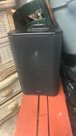 Qsc k10 1kw 90 active loudspeaker