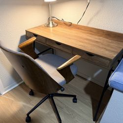 Like New Desk and chair