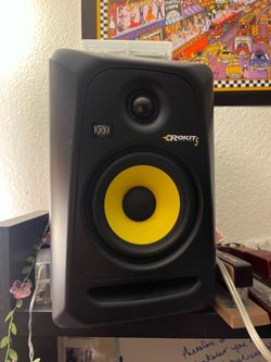Studio monitors rokit 5