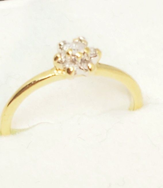 10k Diamond Floral Cluster Engagement Ring