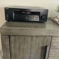 * SONY * HIGH POWER HOME THEATER SURROUND SOUND RECEIVER . MULTI CHANNEL , SUBWOOFER OUTPUT . GREAT SOUNDING RECEIVER IN EXCELLENT CONDITION .