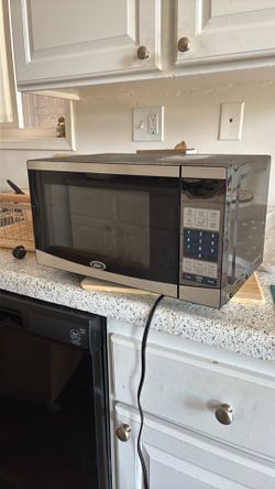 Oster  Microwave Oven, 1100 Watts