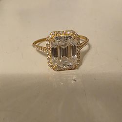 18k Gold Moissanite Ring