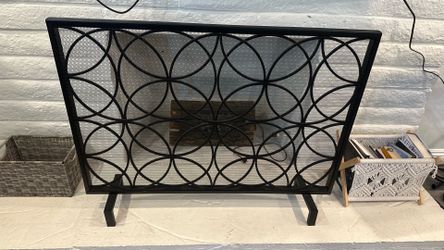 41-in Black Iron 1 -Panel Flat Fireplace Screen